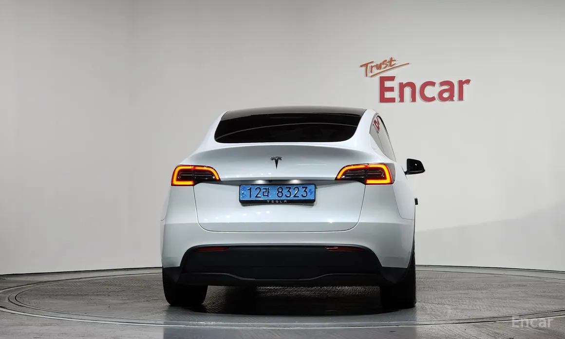 Photo 4 - Tesla Model Y