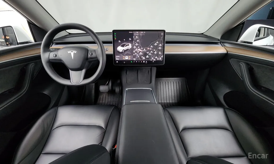 Photo 7 - Tesla Model Y