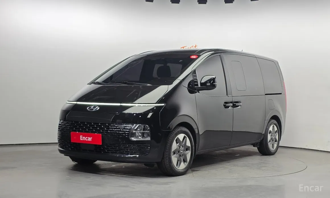 Фото 1 - Hyundai Staria