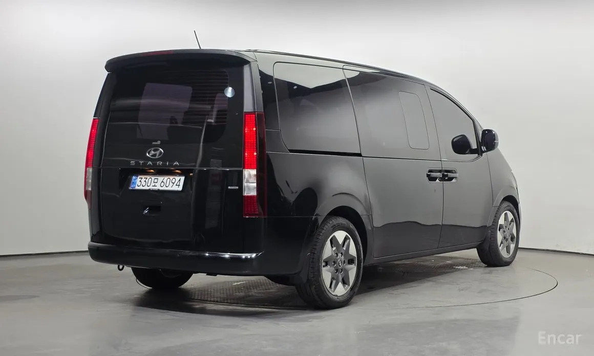 Фото 2 - Hyundai Staria