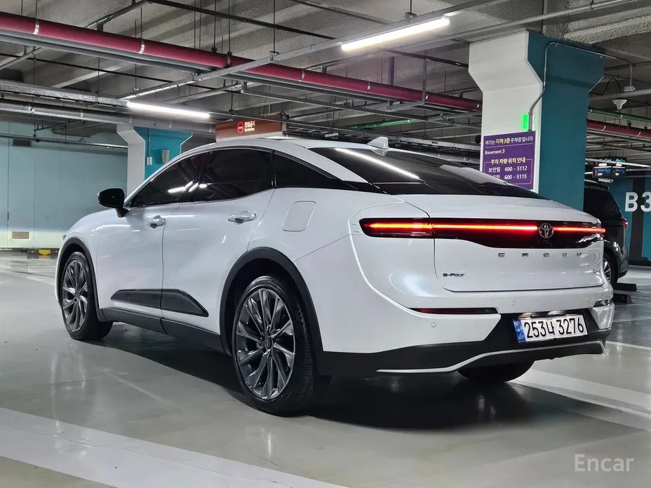 Фото 9 - Toyota Crown