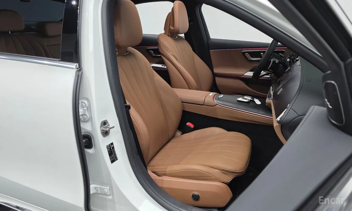 Фото 10 - Mercedes-Benz E-Class