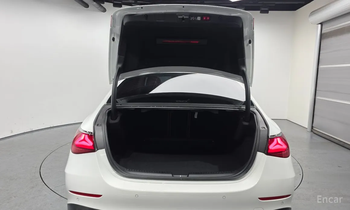 Фото 20 - Mercedes-Benz E-Class