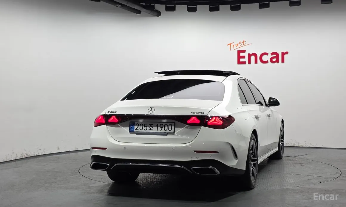 Фото 4 - Mercedes-Benz E-Class