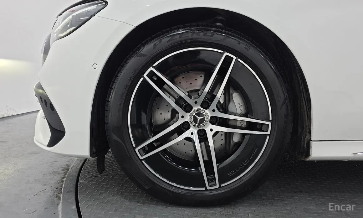 Фото 5 - Mercedes-Benz E-Class