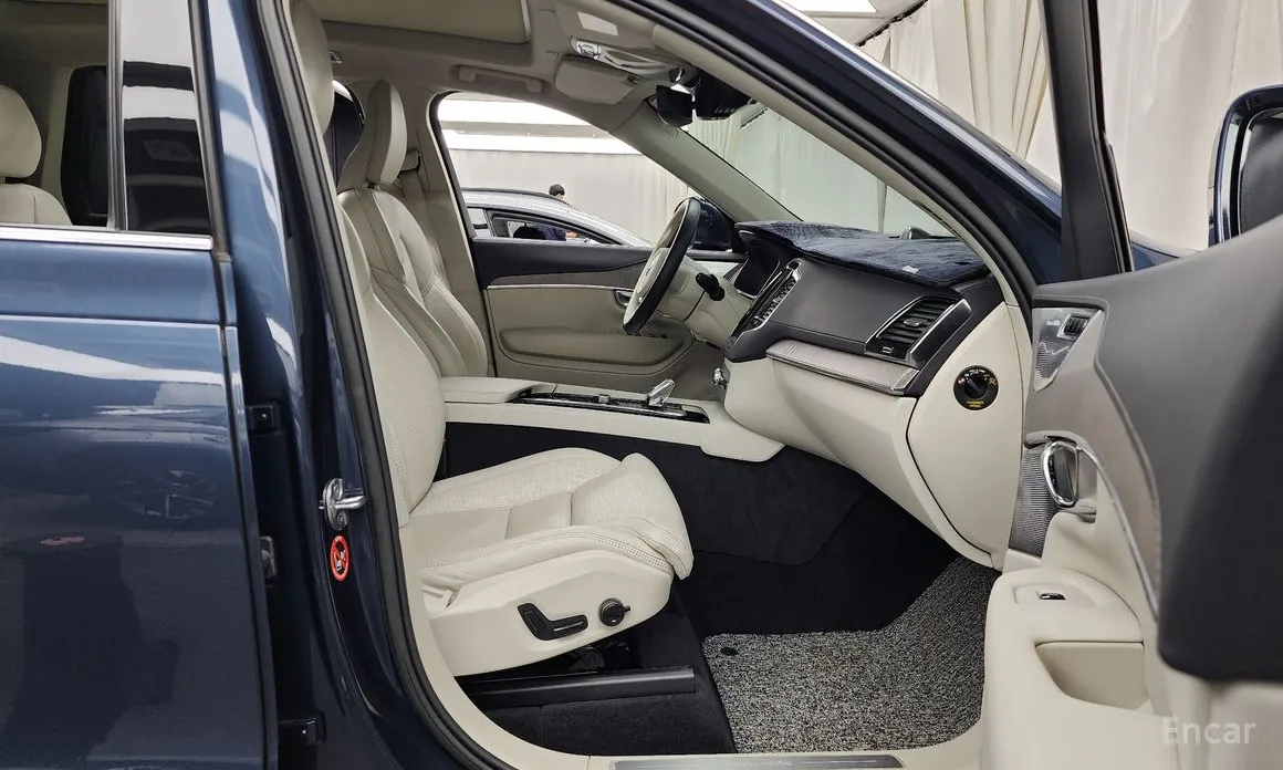 Фото 11 - Volvo XC90