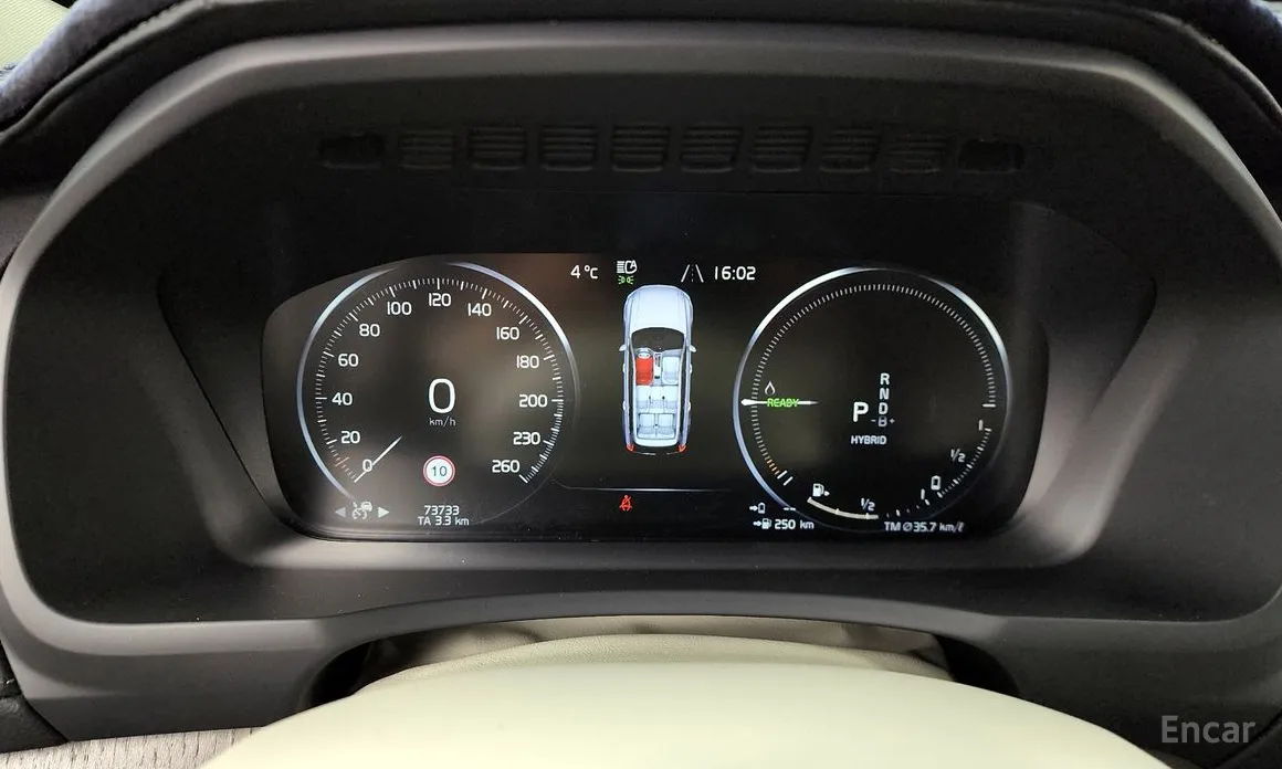 Фото 8 - Volvo XC90