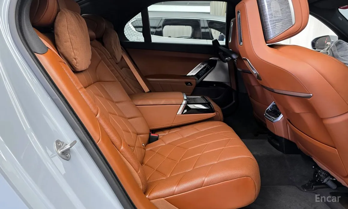 Фото 12 - BMW 7 Series