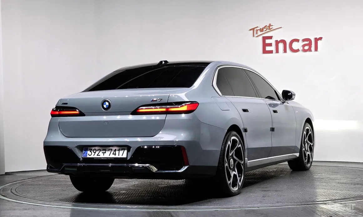 Фото 2 - BMW 7 Series