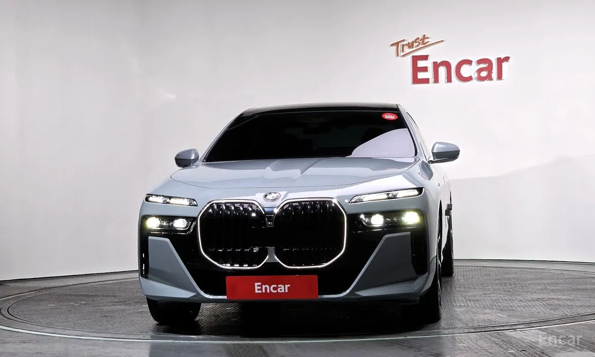 Фото 3 - BMW 7 Series