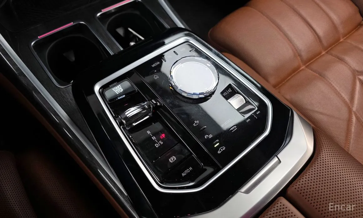 Фото 9 - BMW 7 Series