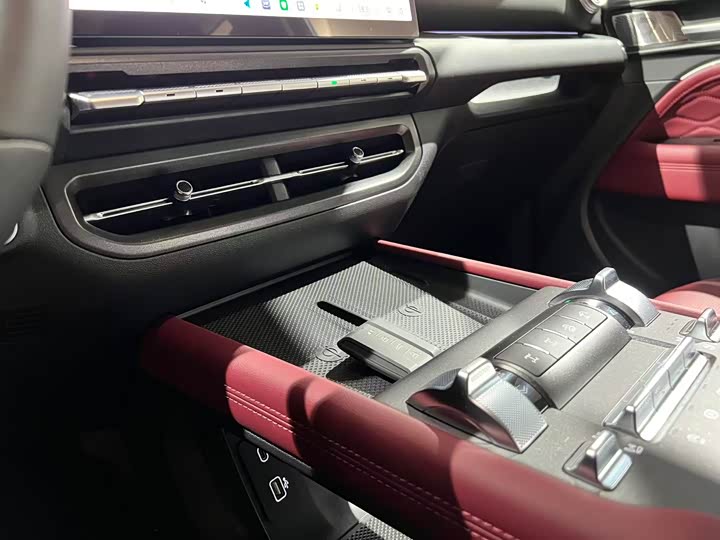 Фото 11 - Tank 300