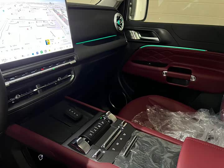 Фото 13 - Tank 300