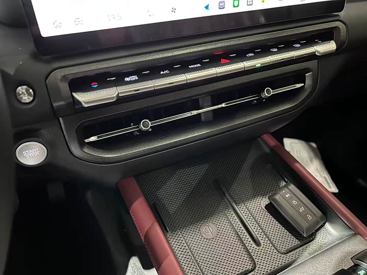 Фото 15 - Tank 300