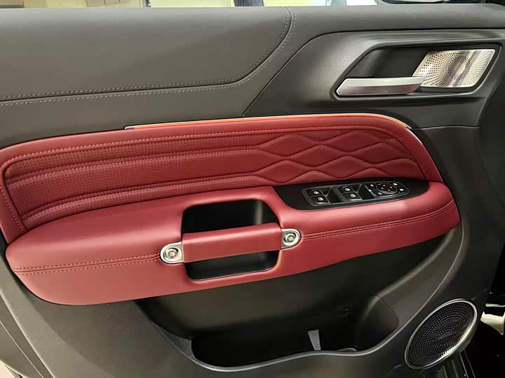 Фото 9 - Tank 300