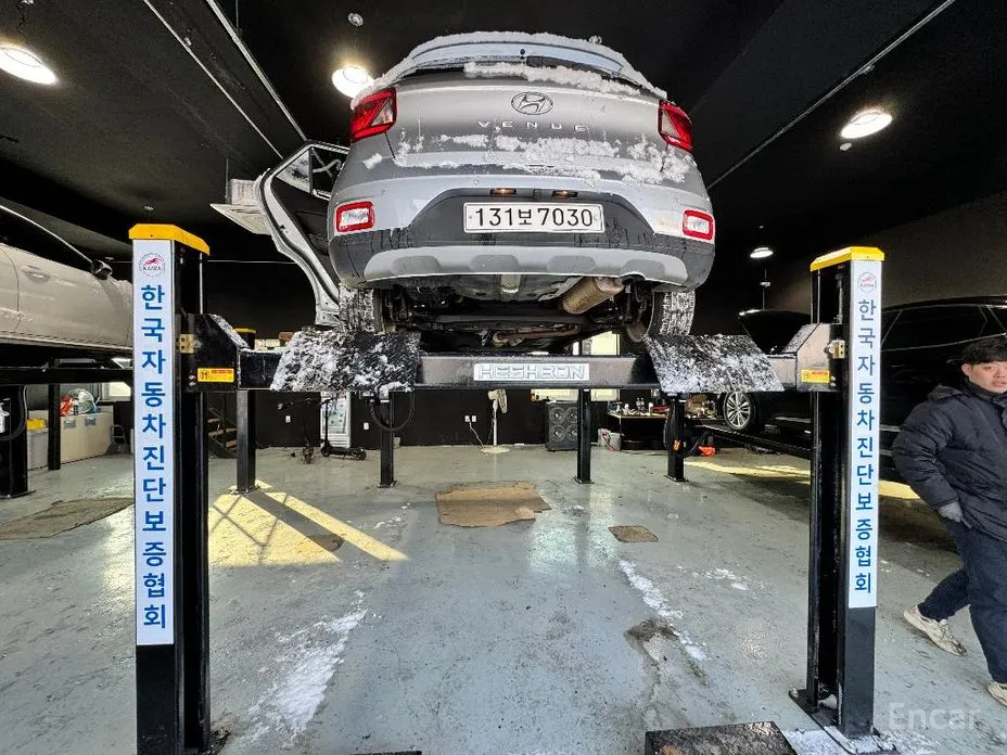 Фото 2 - Hyundai Venue