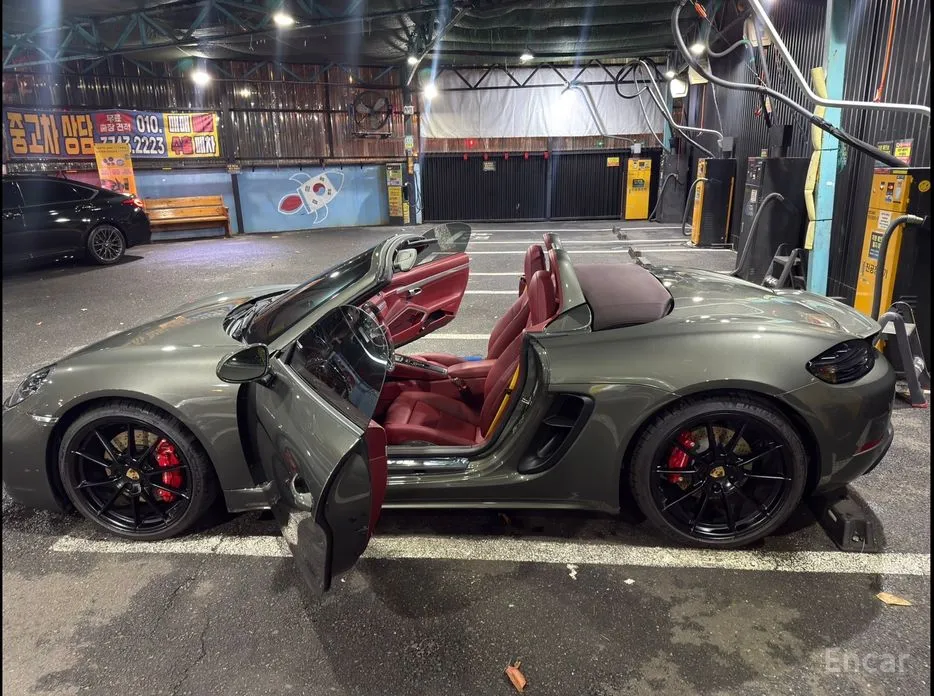 Фото 1 - Porsche 718