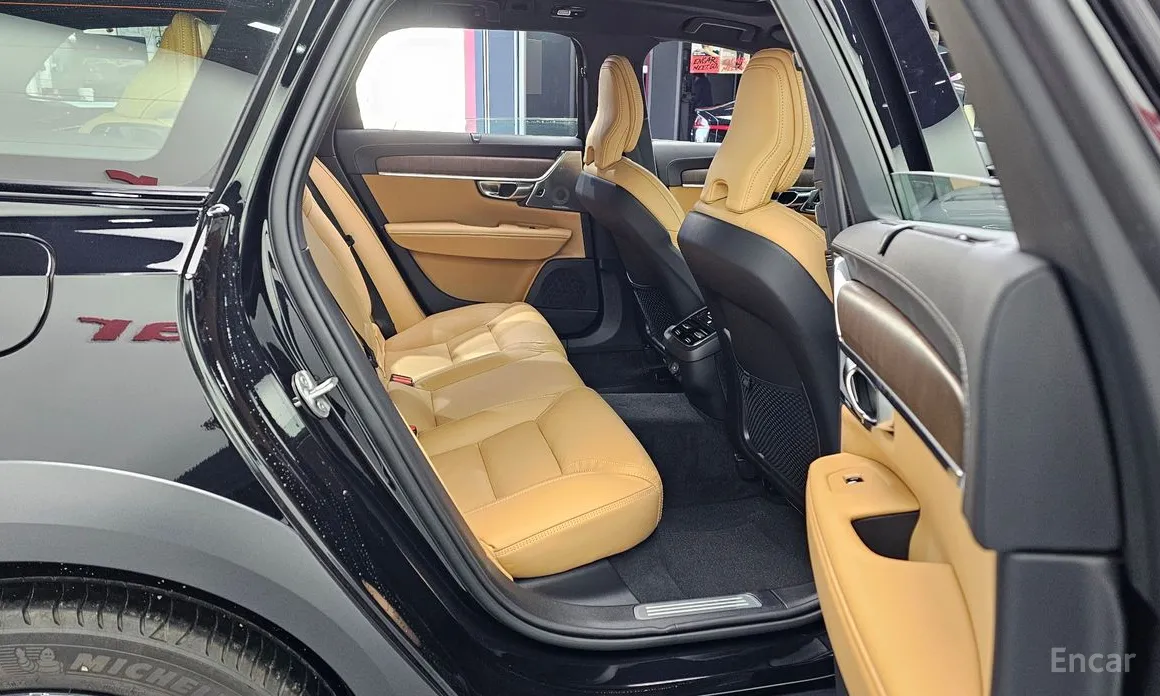 Фото 12 - Volvo V90