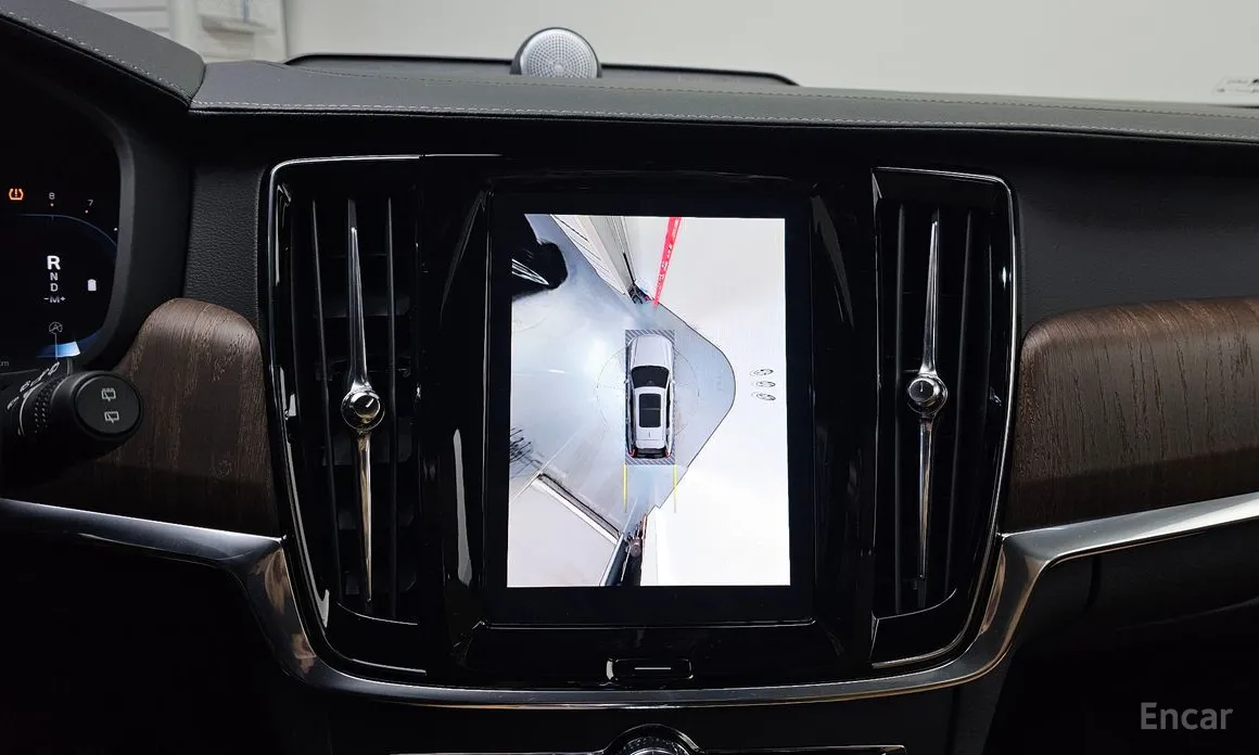 Фото 15 - Volvo V90