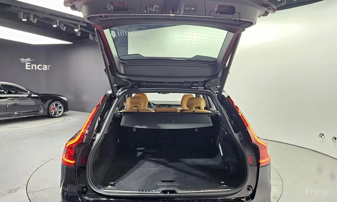 Фото 20 - Volvo V90