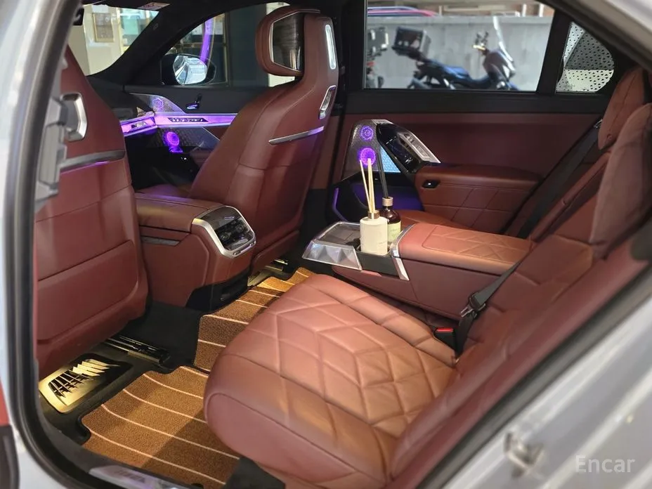 Фото 14 - BMW 7 Series