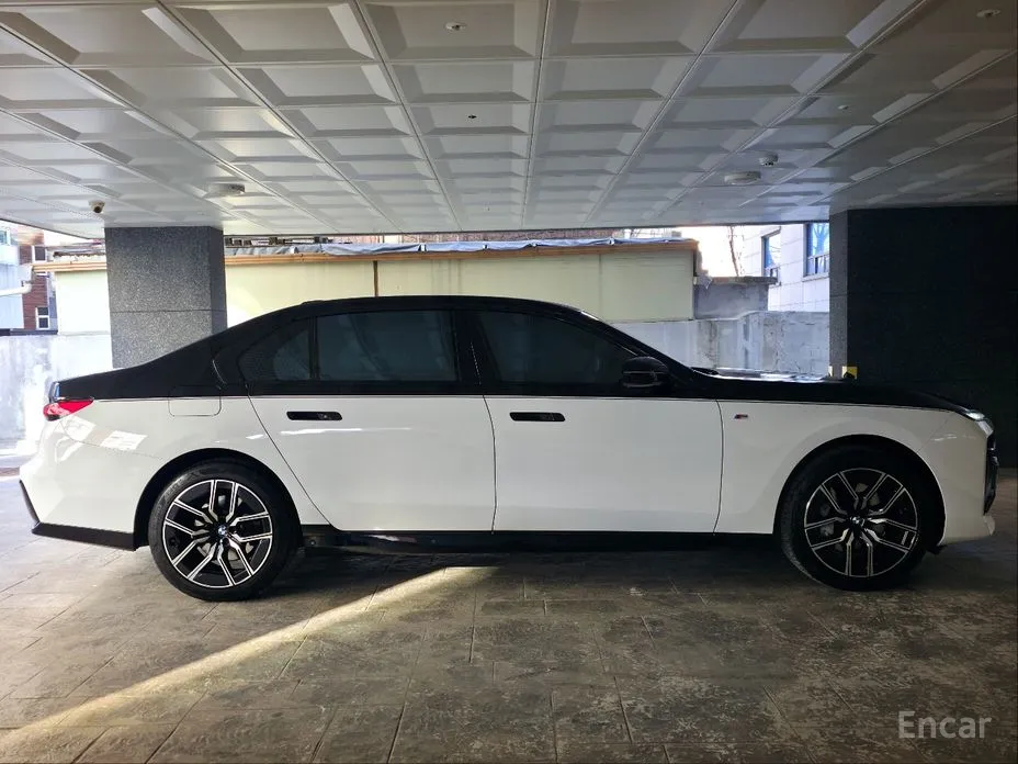 Фото 3 - BMW 7 Series