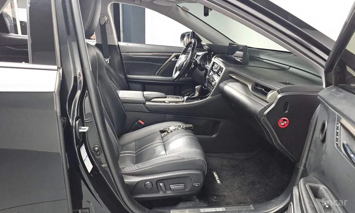 Фото 11 - Lexus RX