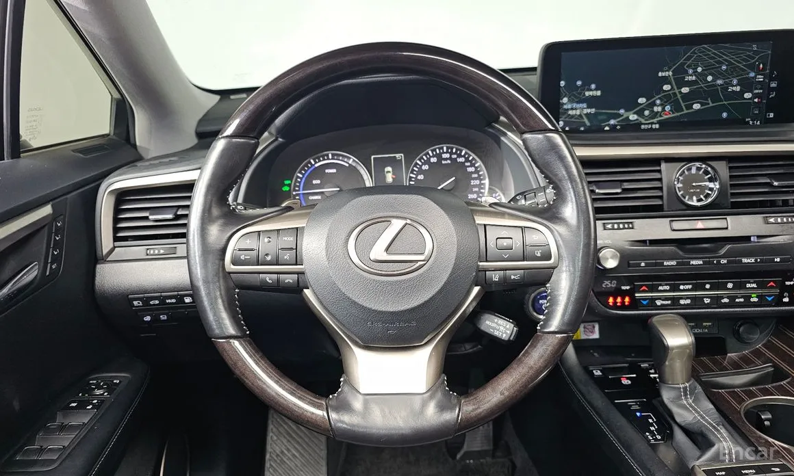 Фото 13 - Lexus RX