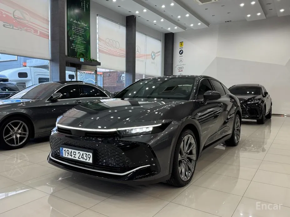 Фото 1 - Toyota Crown