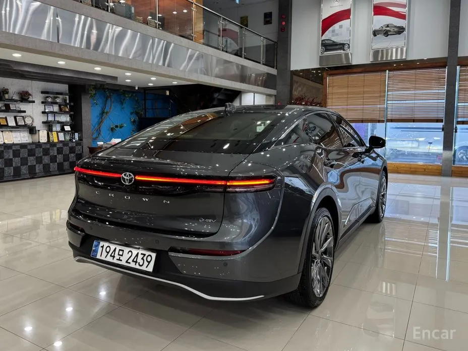 Фото 2 - Toyota Crown