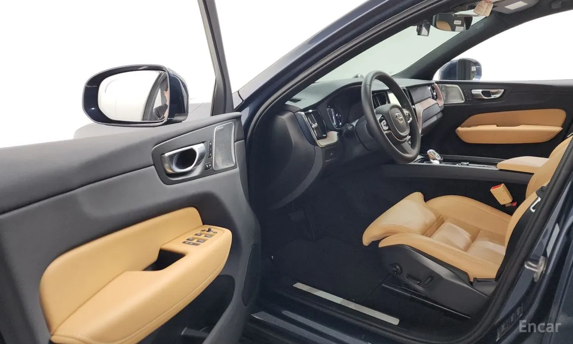 Фото 10 - Volvo XC60