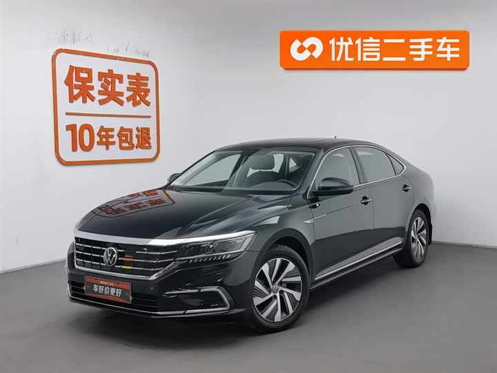 Фото 1 - Volkswagen Passat Hybrid