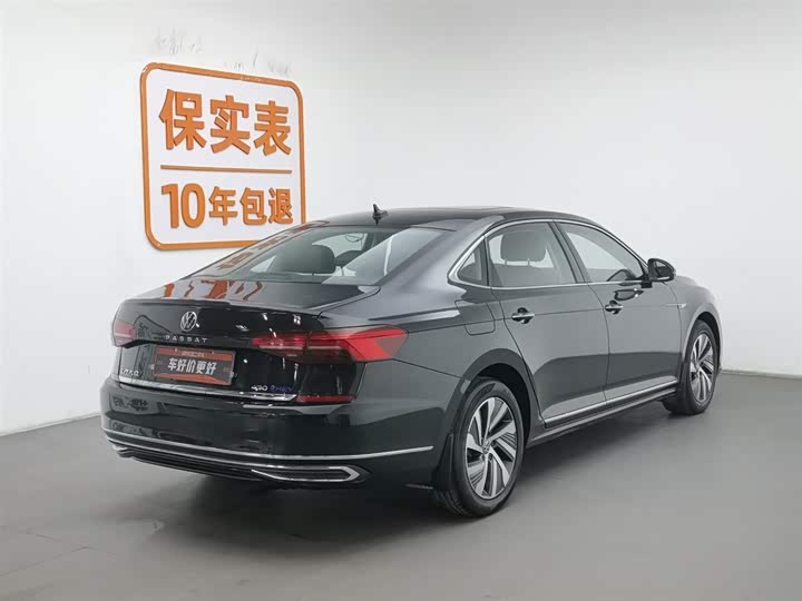 Фото 2 - Volkswagen Passat Hybrid