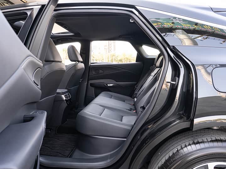 Фото 9 - Lexus RX