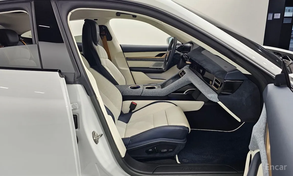 Фото 10 - Porsche Taycan