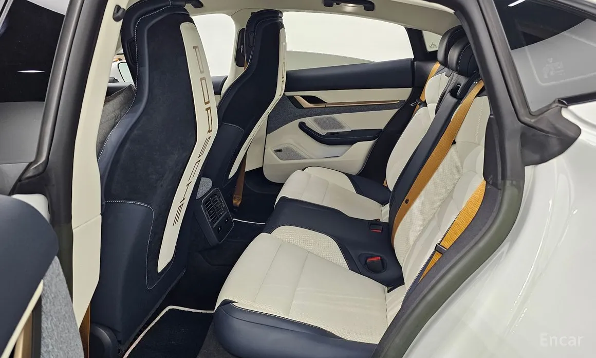 Фото 12 - Porsche Taycan