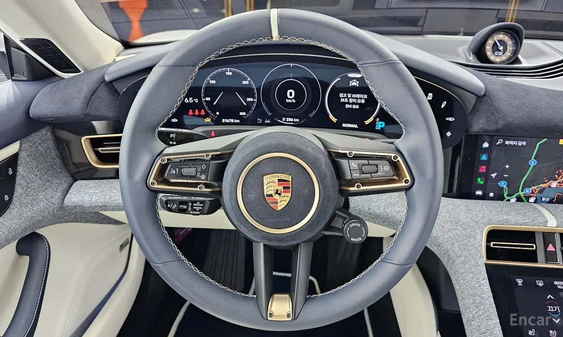 Фото 13 - Porsche Taycan