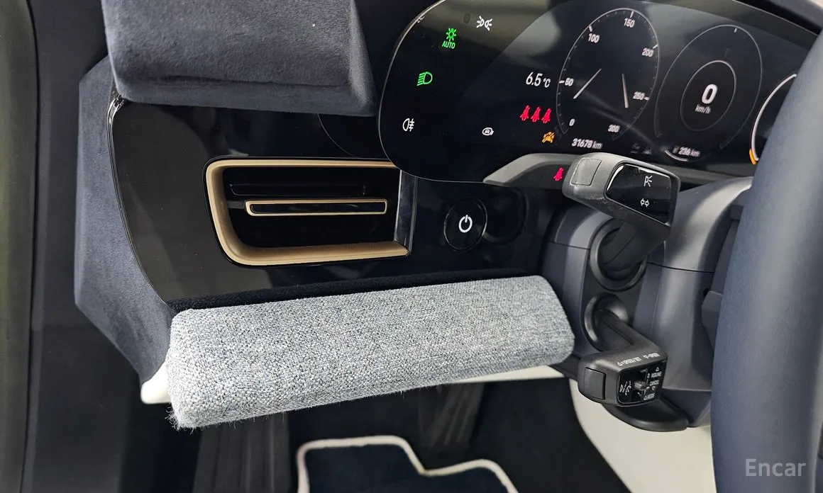 Фото 16 - Porsche Taycan