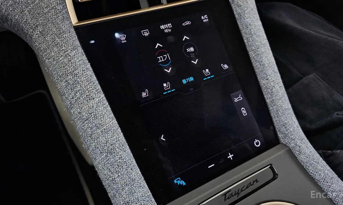 Фото 17 - Porsche Taycan