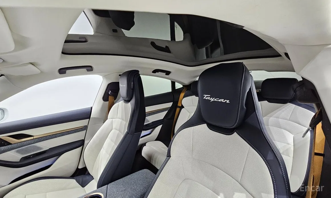 Фото 18 - Porsche Taycan