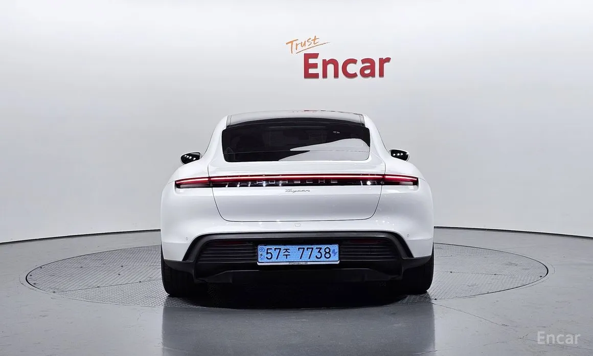 Фото 4 - Porsche Taycan
