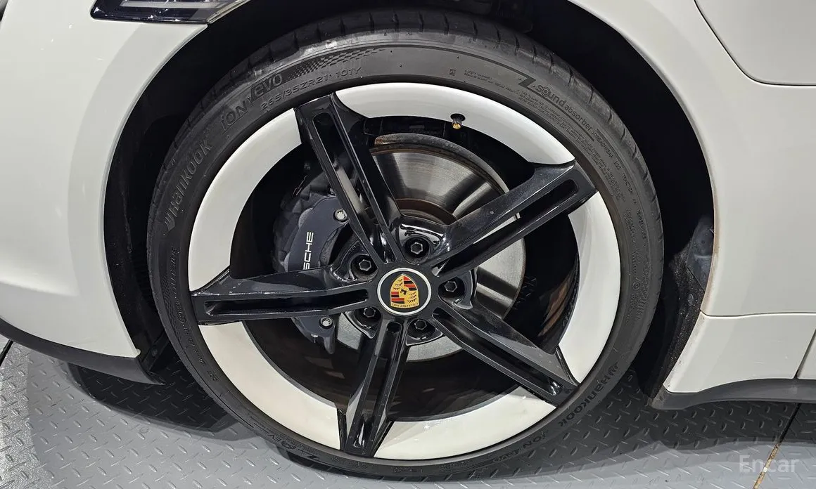 Фото 5 - Porsche Taycan