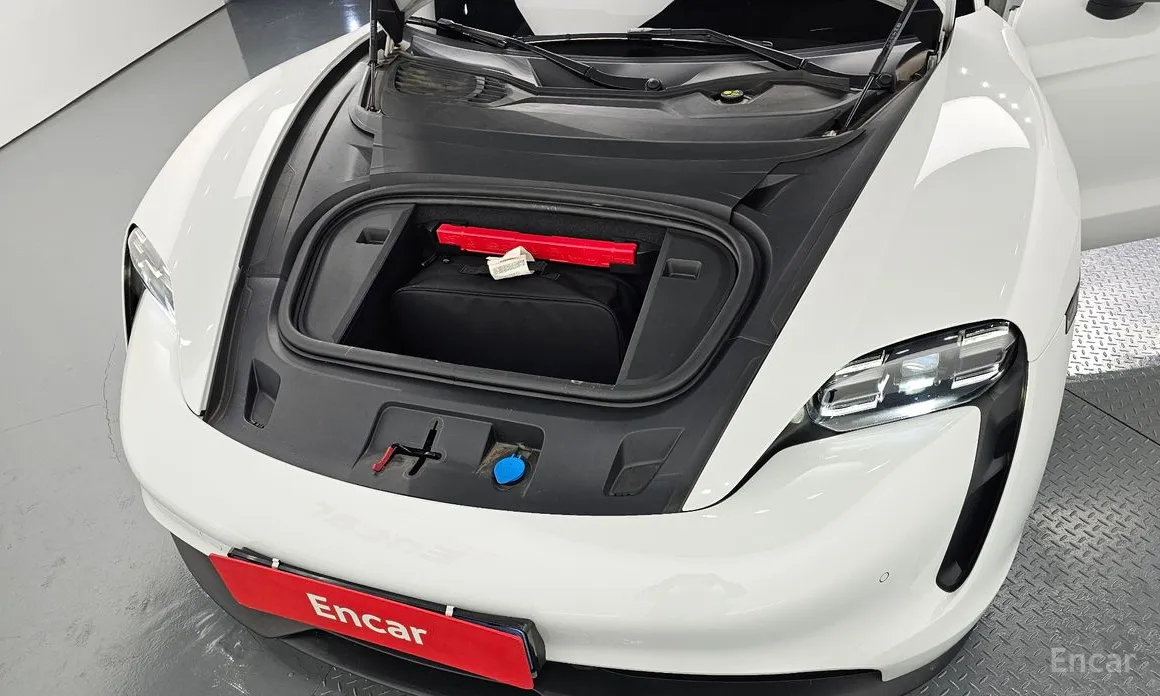 Фото 6 - Porsche Taycan