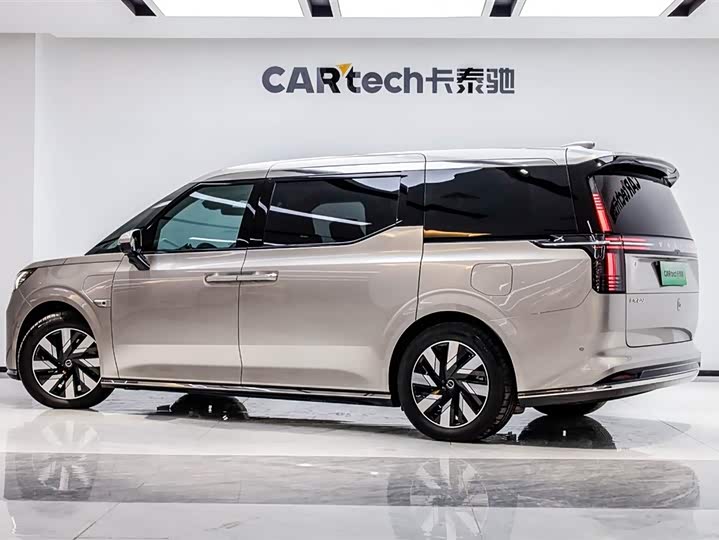 Фото 4 - Volvo EM90