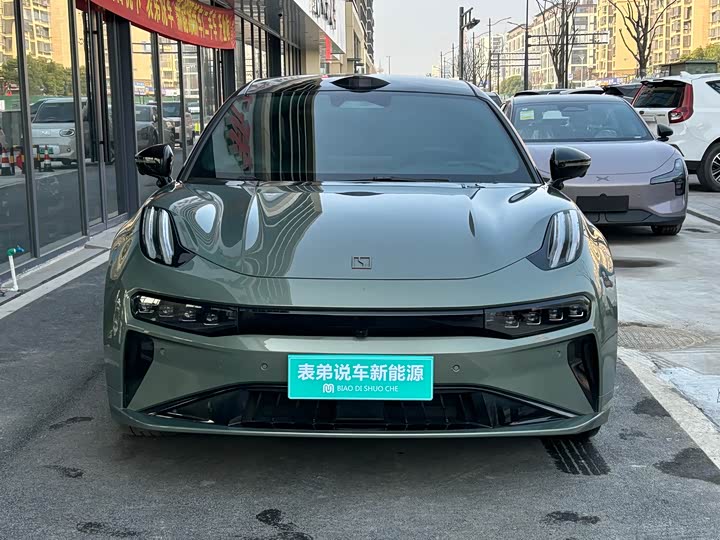 Фото 2 - Zeekr 001