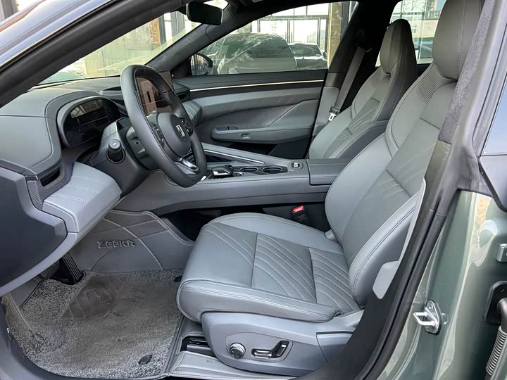 Фото 7 - Zeekr 001