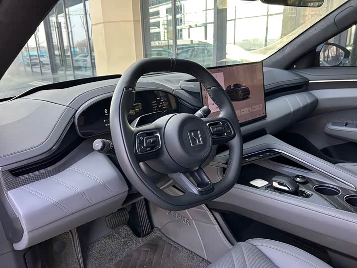 Фото 8 - Zeekr 001