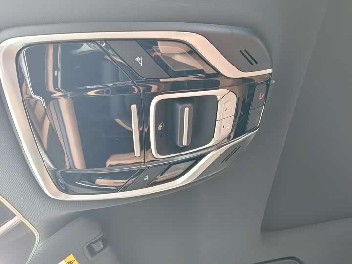 Фото 8 - Geely Icon