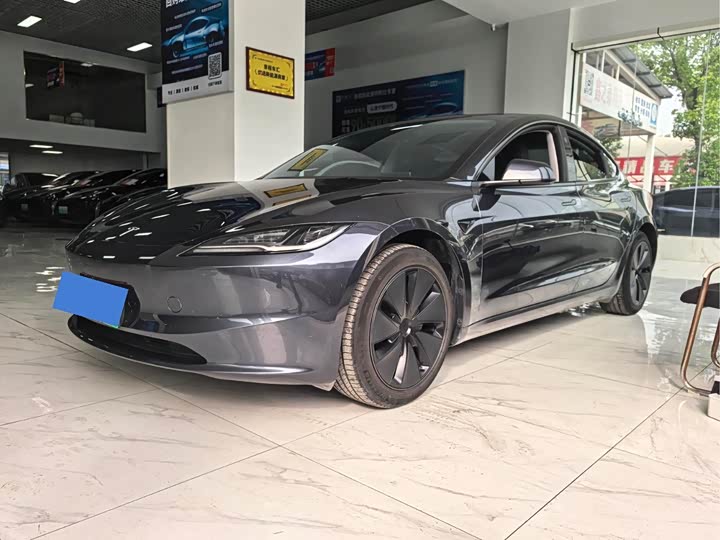 Фото 1 - Tesla Model 3