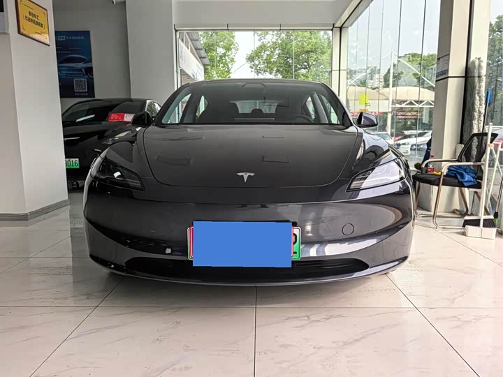 Фото 2 - Tesla Model 3